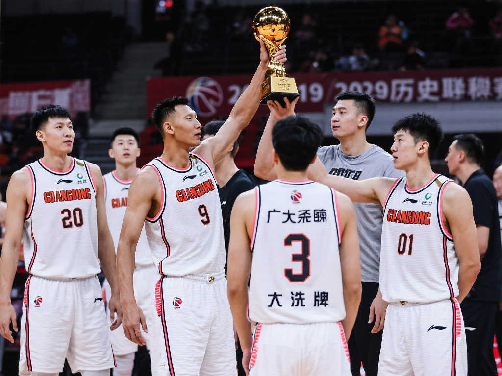 76人惜败魔术吞连败：马克西29分丢扳平三分乔治25+10+6+6犯.